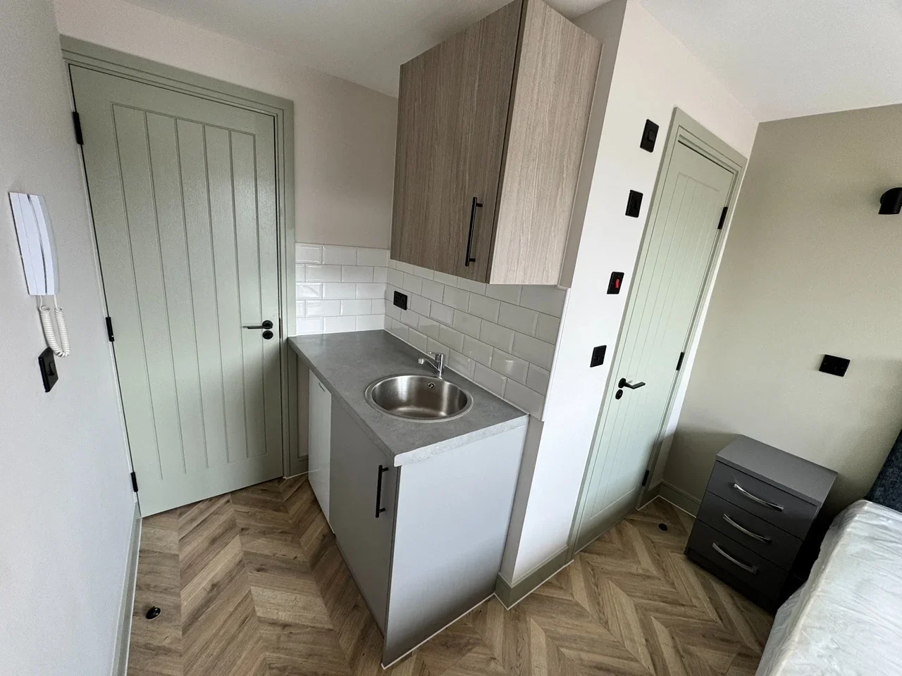 Room Lindrop Street in Greater London