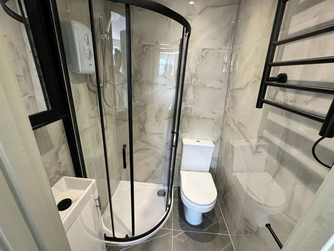 Room Lindrop Street in Greater London