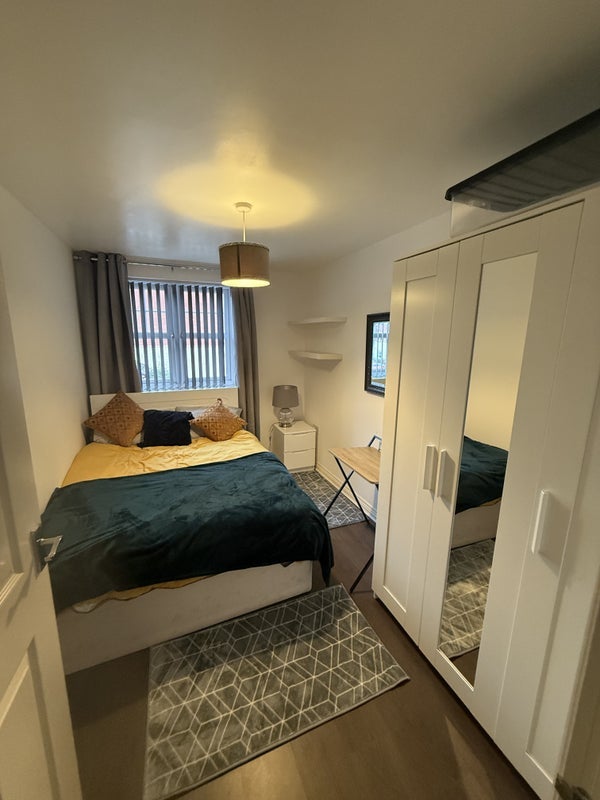 Room Astley Brook Close in Bolton