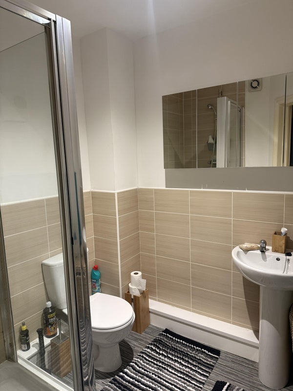 Room Astley Brook Close in Bolton
