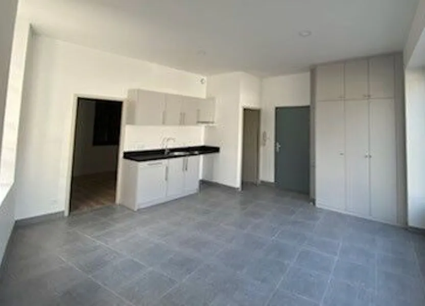 Appartement Avenue Gaston Lescouzères à Roquefort