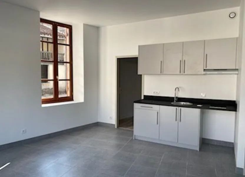 Appartement Avenue Gaston Lescouzères à Roquefort