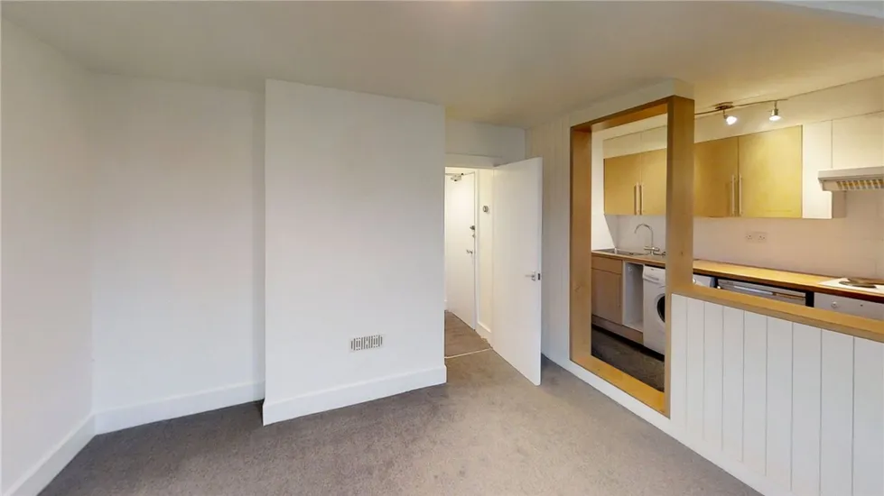 Flat Dene Road in Guildford