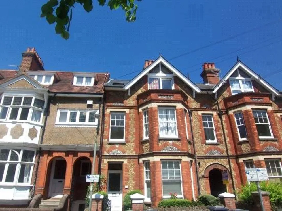 Flat Dene Road in Guildford