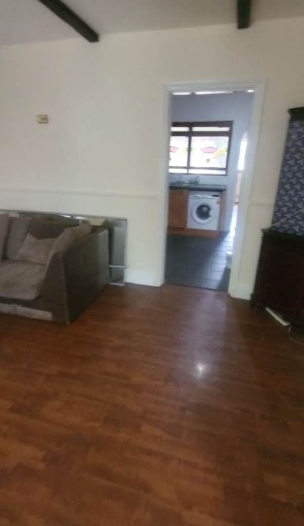 Flat Berkshire Avenue in Slough