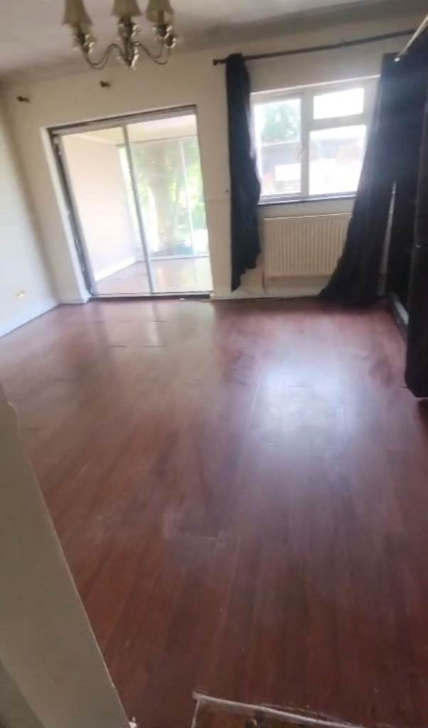 Flat Berkshire Avenue in Slough