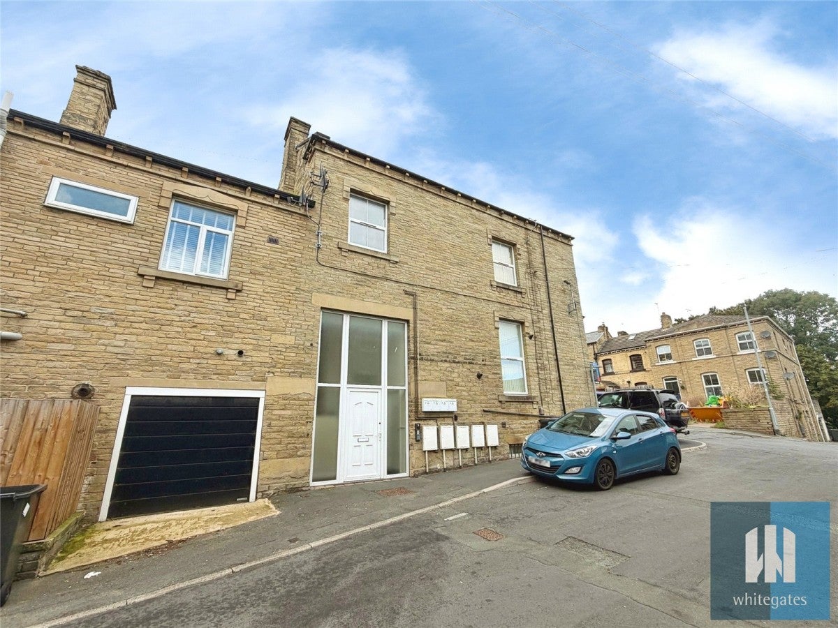 Flat Thornhill Road in Calderdale