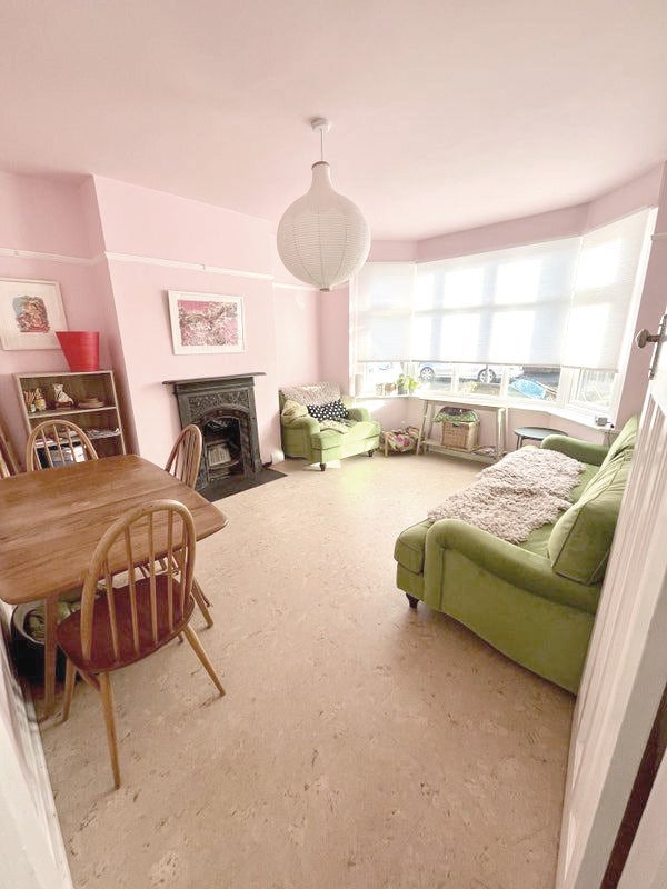 Room Holdenhurst Road in Bristol
