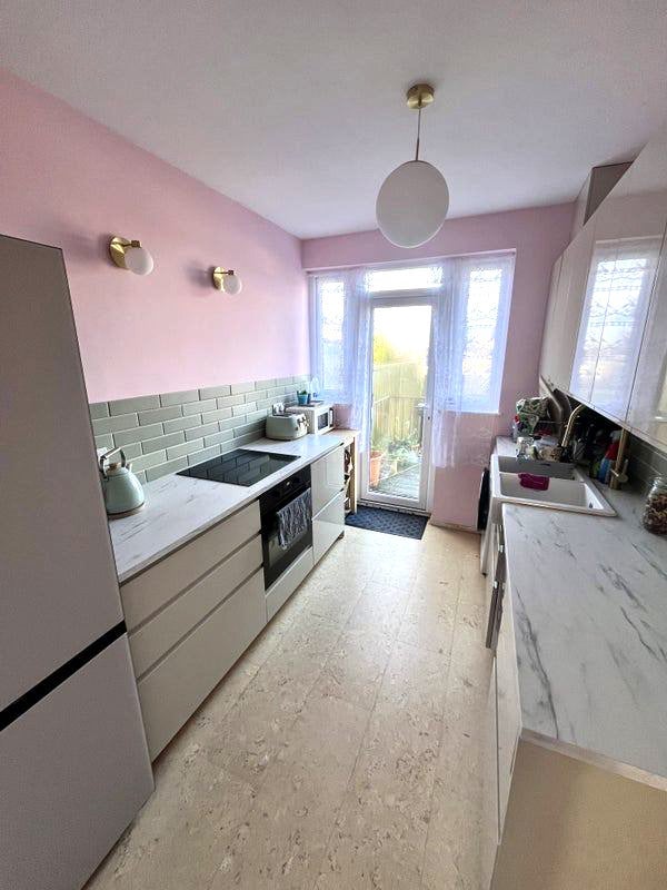 Room Holdenhurst Road in Bristol