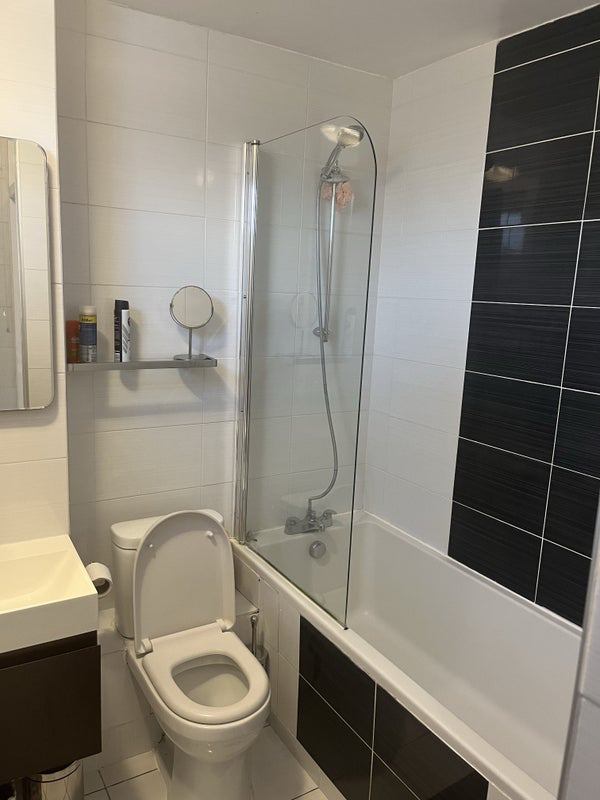 Room Willington Road in Greater London