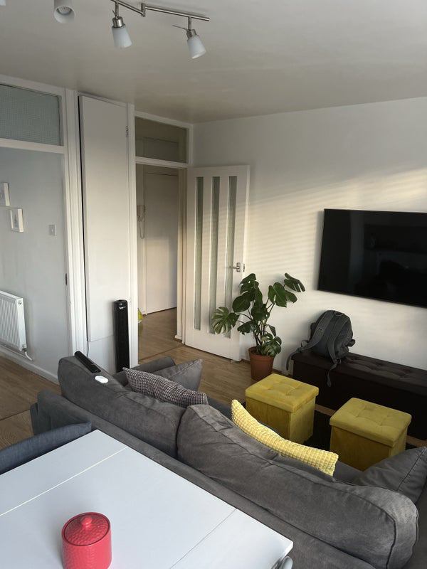 Room Willington Road in Greater London