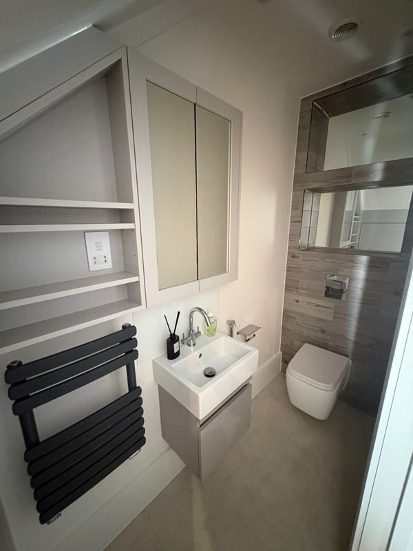 Room Hailsham Avenue in Greater London