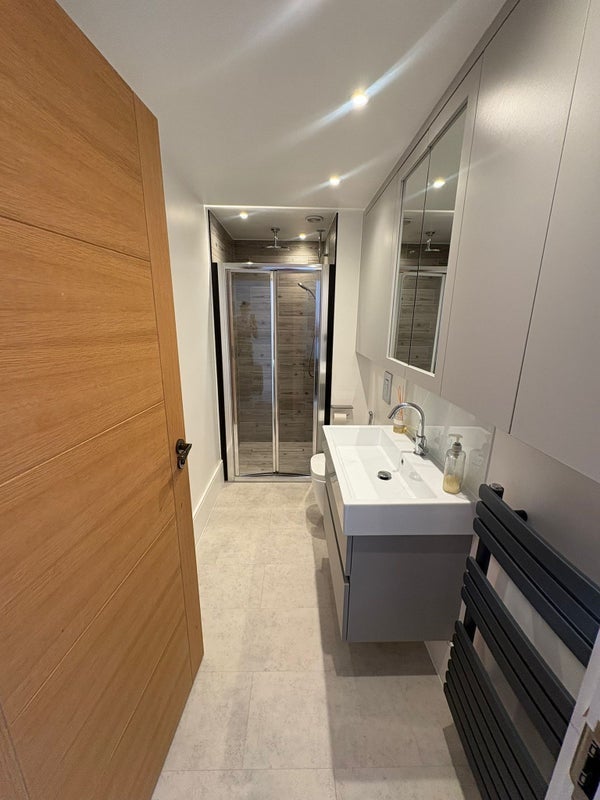 Room Hailsham Avenue in Greater London