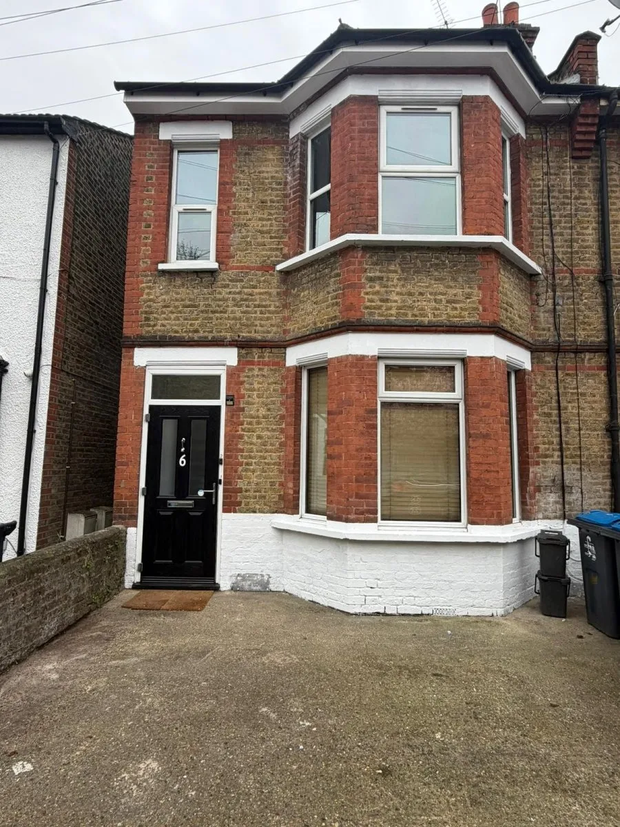 Flat Aberdeen Road in Greater London
