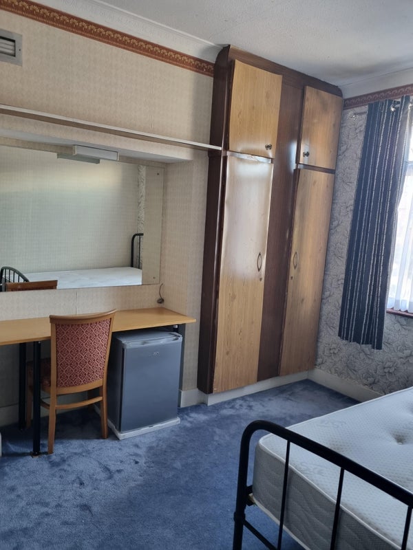 Room Clifton Avenue in Greater London