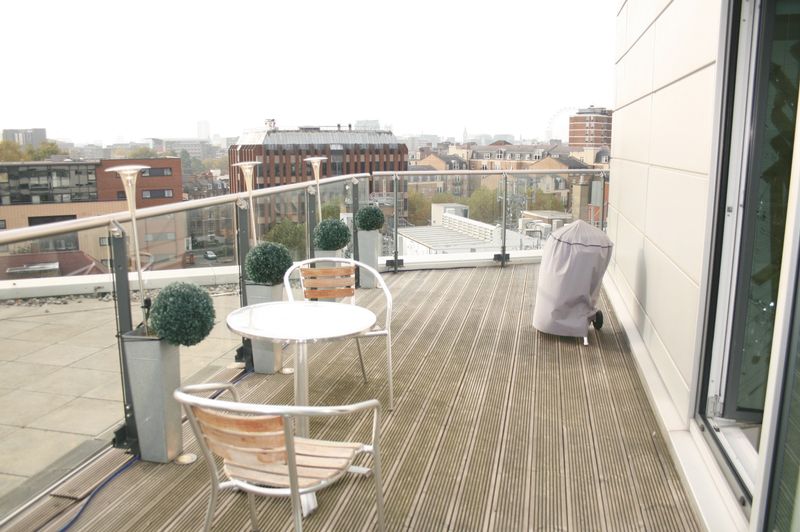 Flat Empire Square South in Greater London