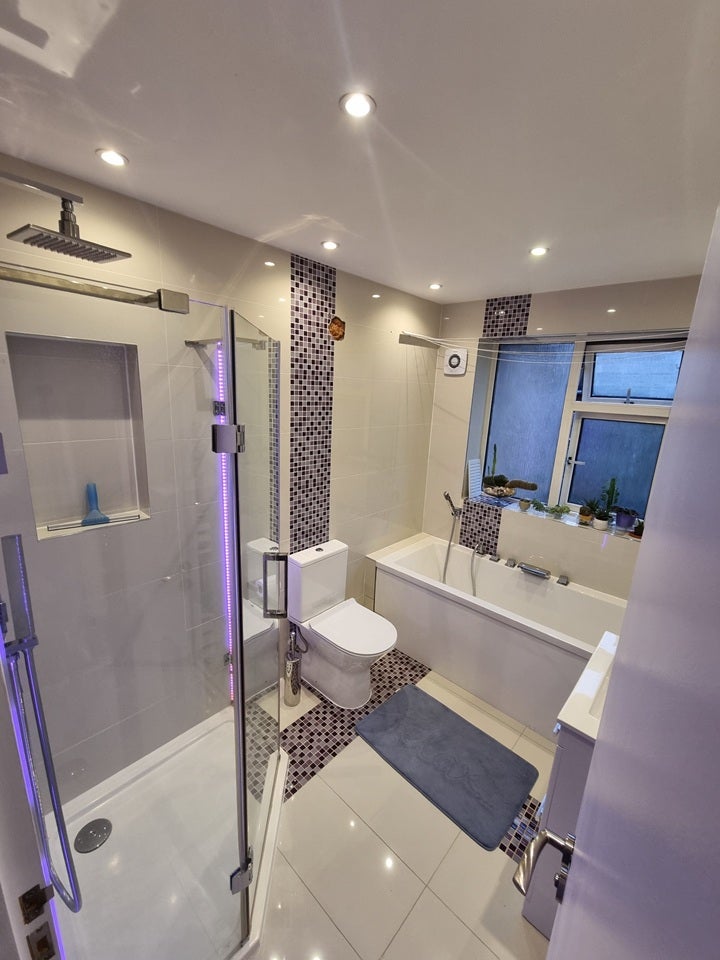 Room Cotswold Close in Greater London
