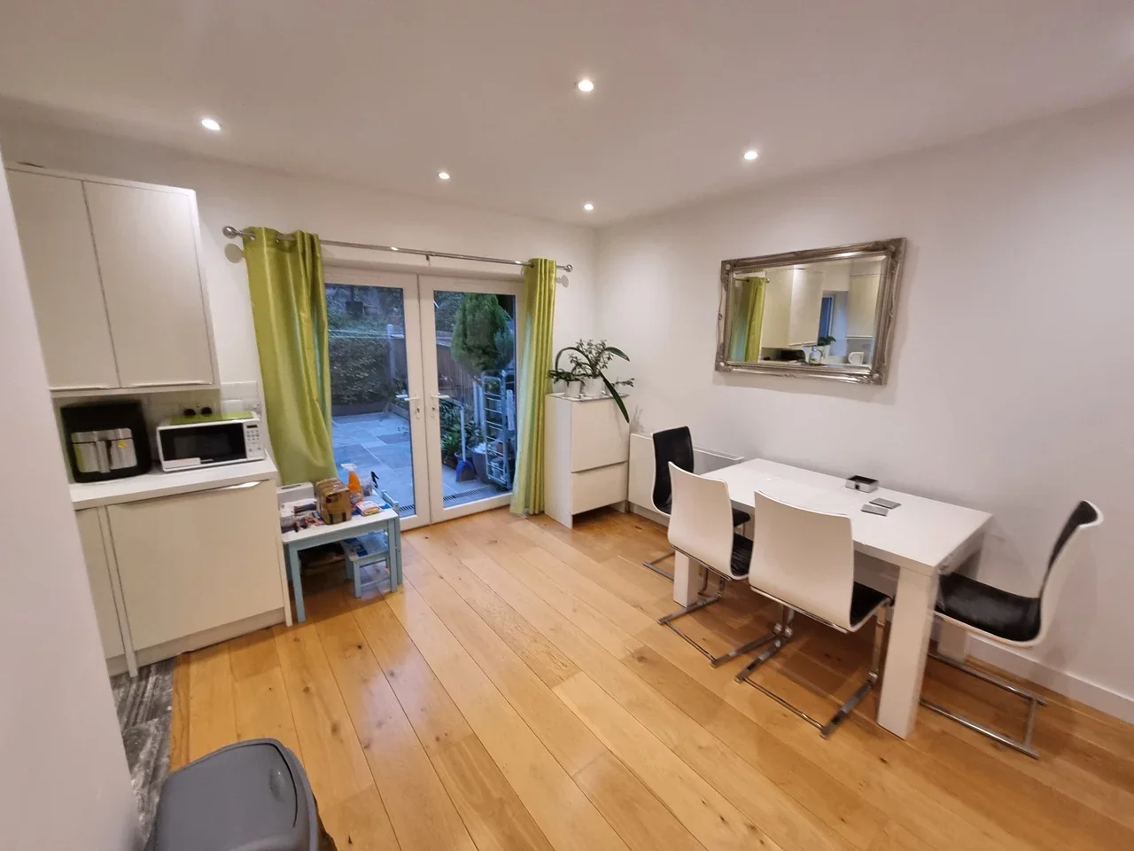 Room Cotswold Close in Greater London