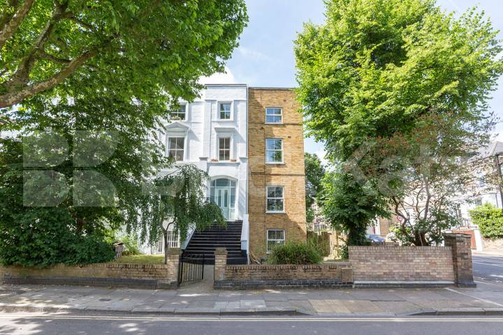 House White Lion Street in Greater London