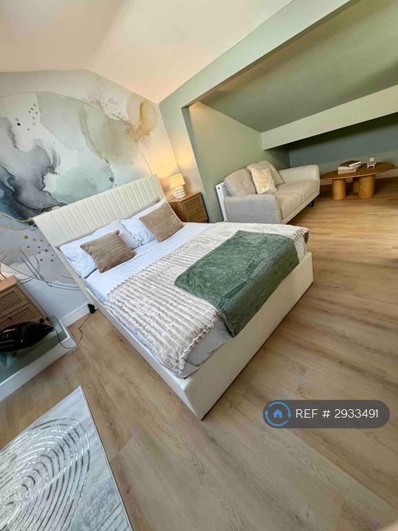Room Brookland Road West in Liverpool