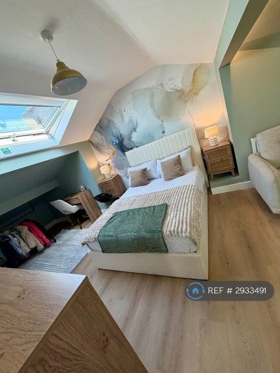 Room Brookland Road West in Liverpool