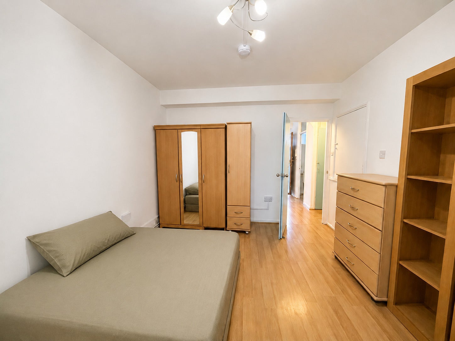 Flat Compton Close in Greater London