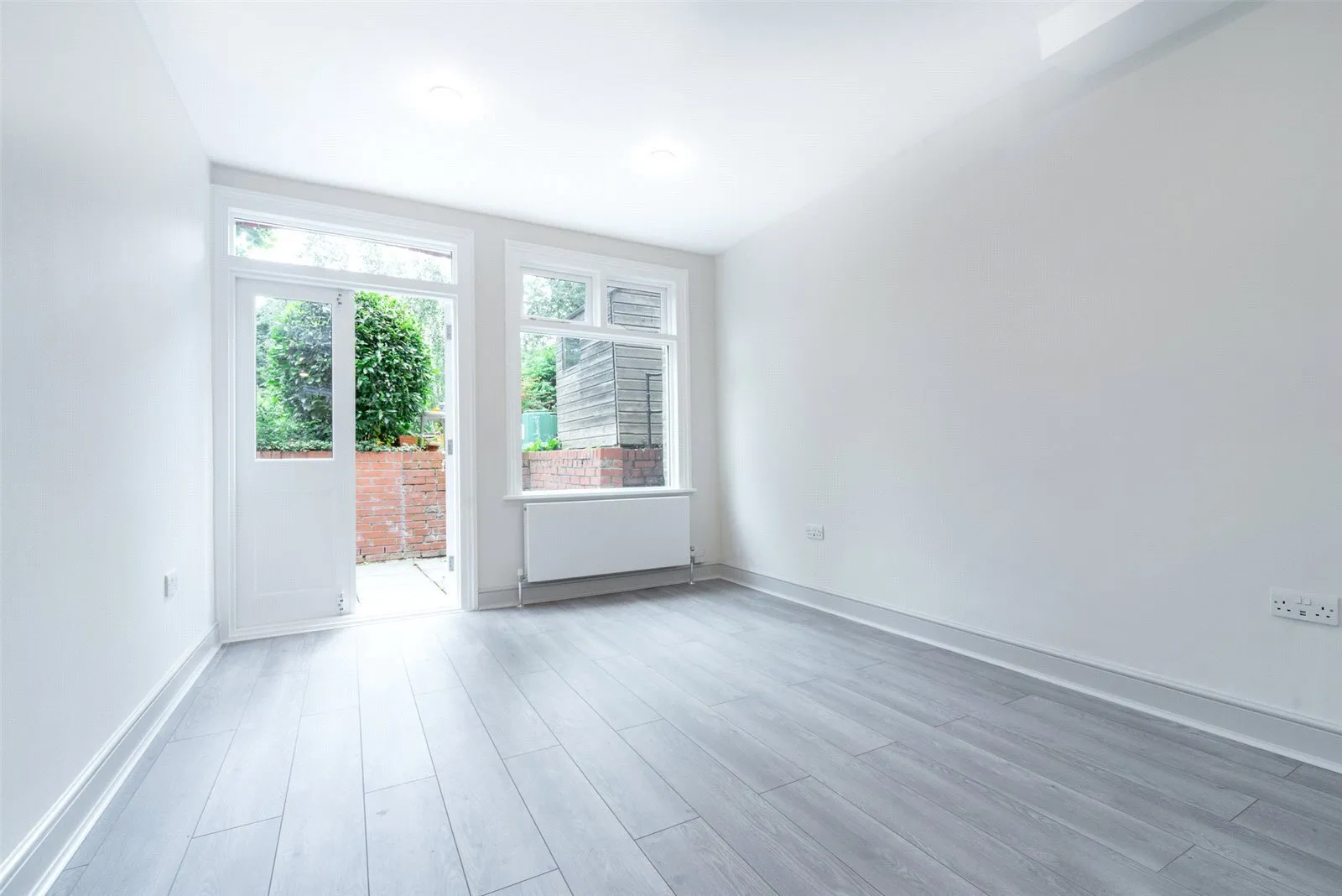 Flat Broadhurst Gardens in Greater London