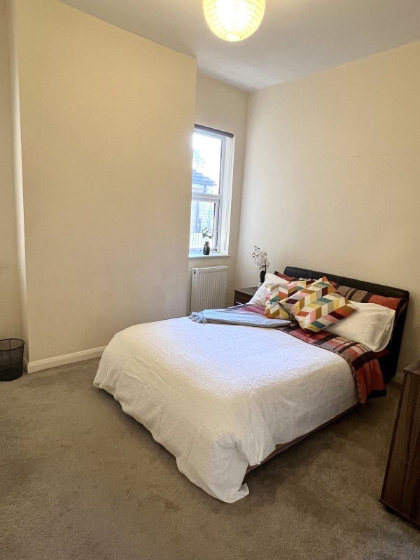 Room Gilmore Road in Greater London