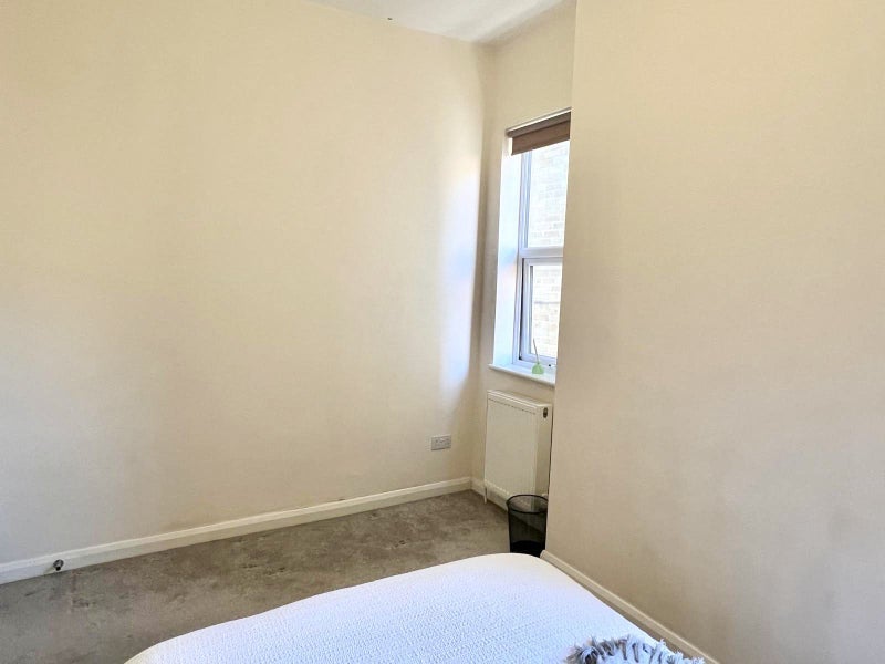 Room Gilmore Road in Greater London