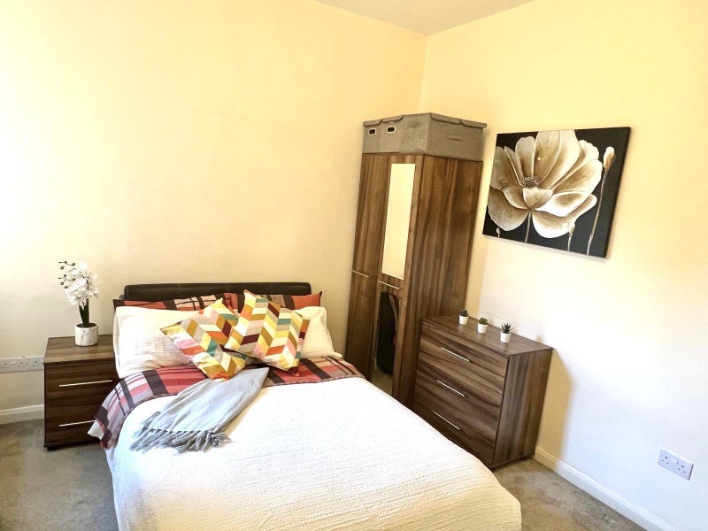 Room Gilmore Road in Greater London