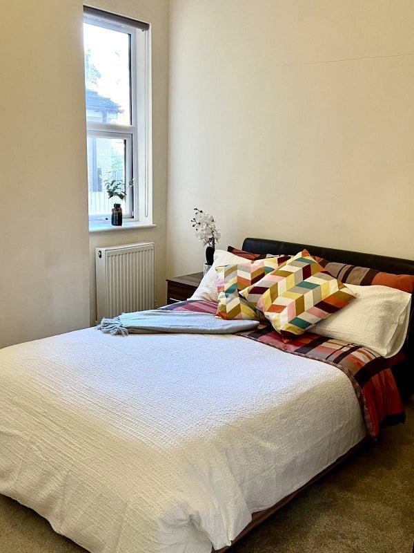 Room Gilmore Road in Greater London