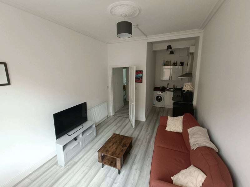 Room Niddrie Road in Glasgow