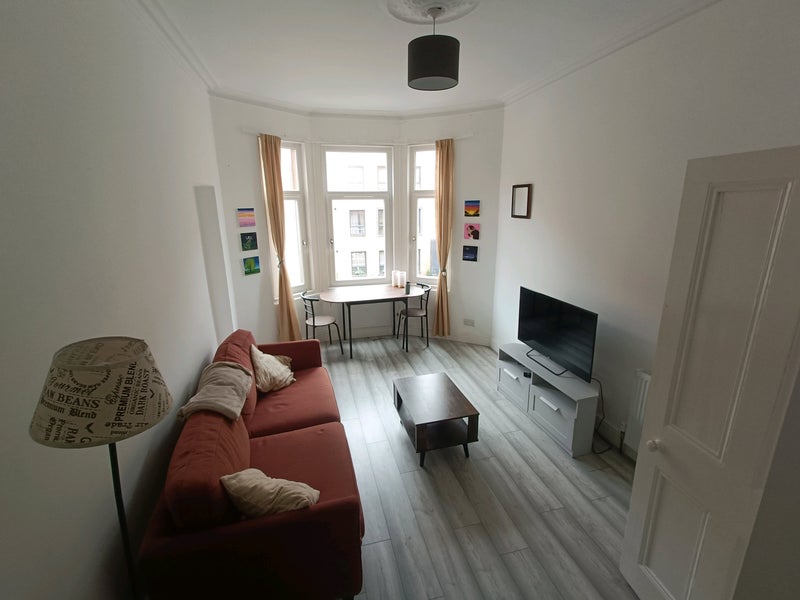 Room Niddrie Road in Glasgow