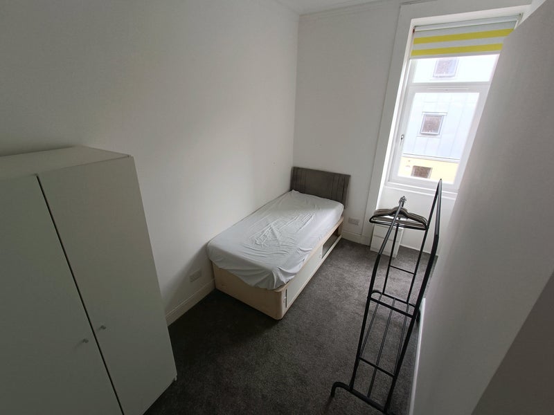Room Niddrie Road in Glasgow