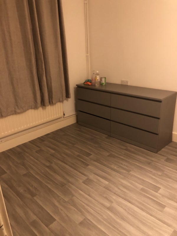 Room Thrush Street in Greater London