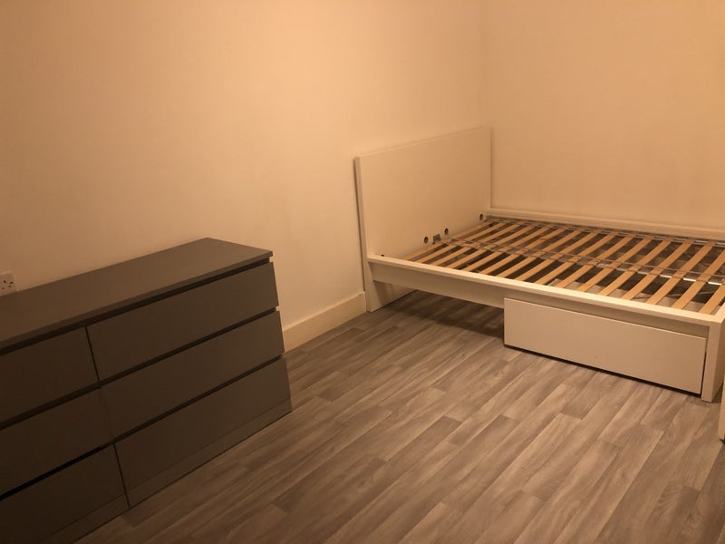 Room Thrush Street in Greater London