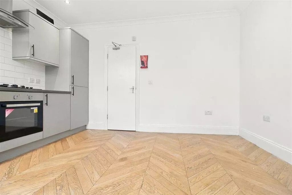Flat High Road Leyton in Greater London