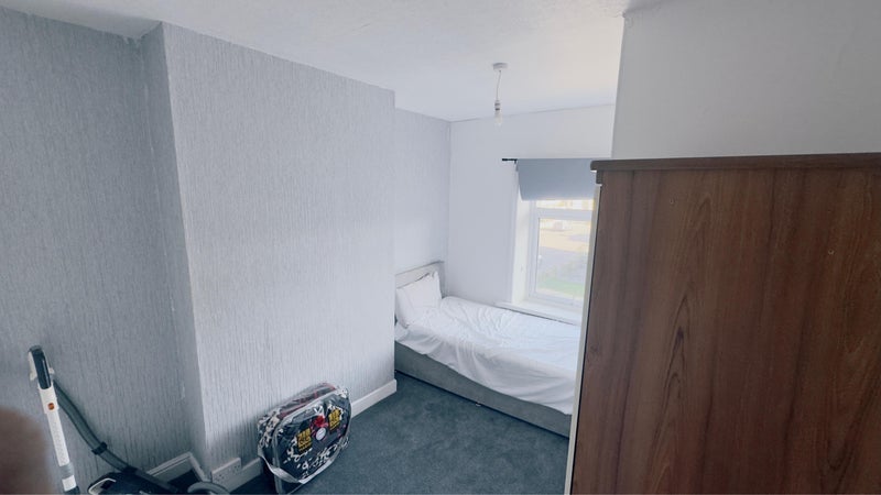Room Parsonage Road in Bradford