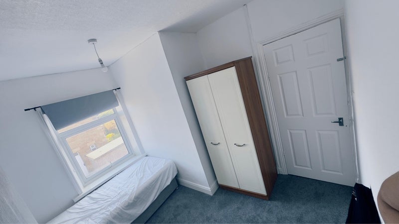 Room Parsonage Road in Bradford