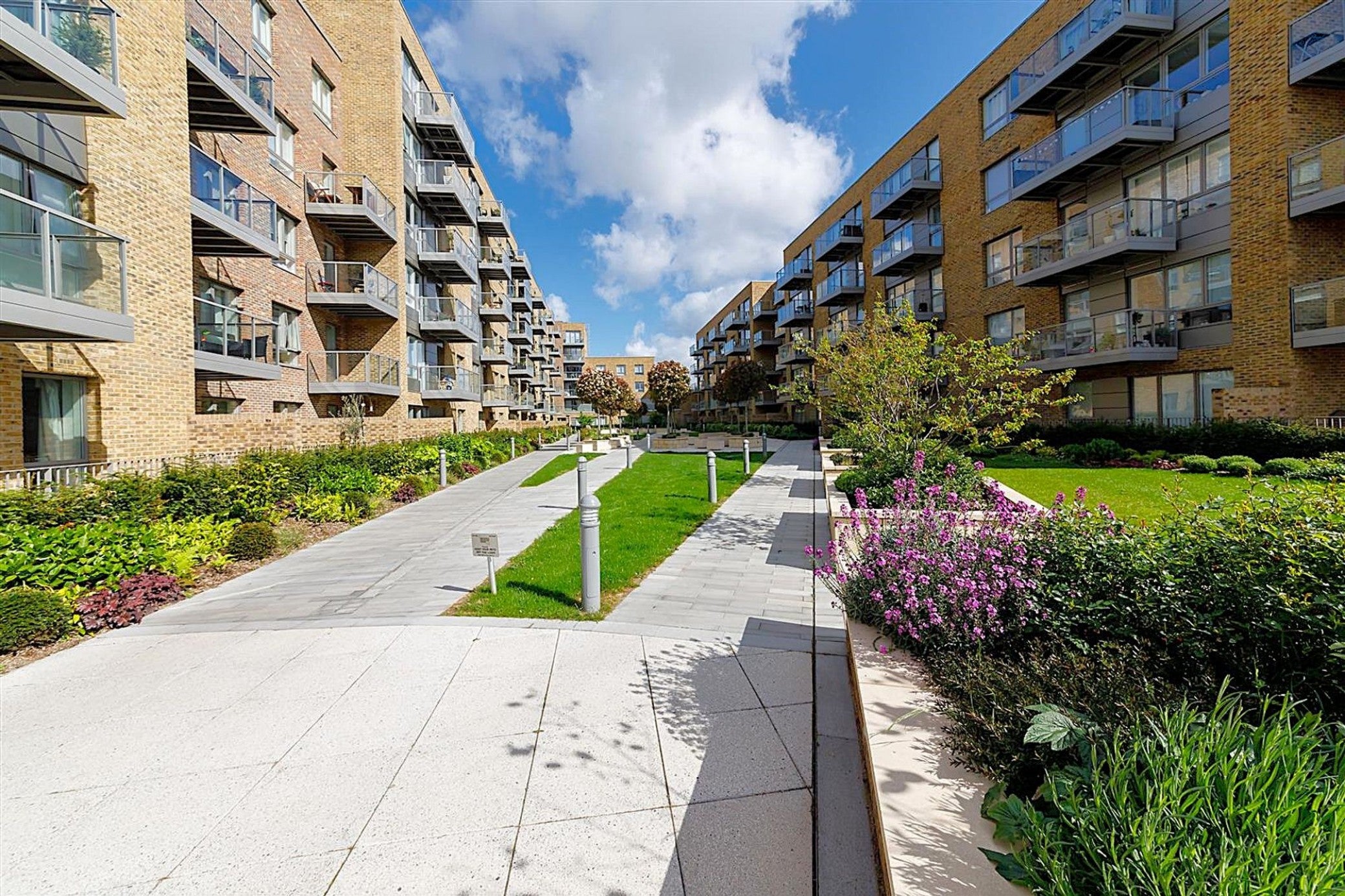 Flat High Street in Greater London