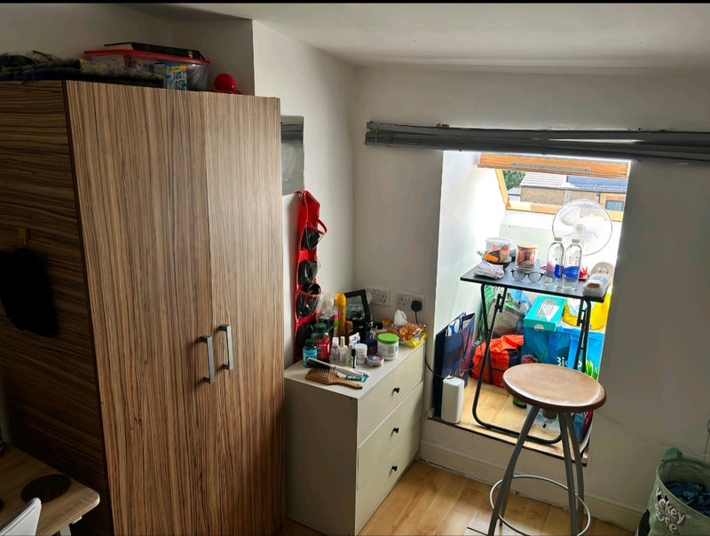 Room Salisbury Road in Greater London