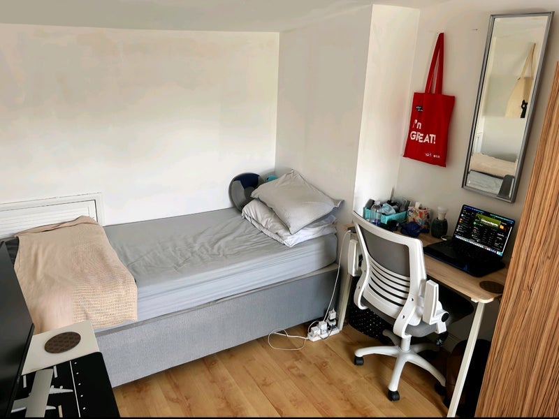 Room Salisbury Road in Greater London