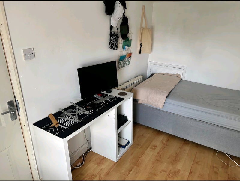 Room Salisbury Road in Greater London