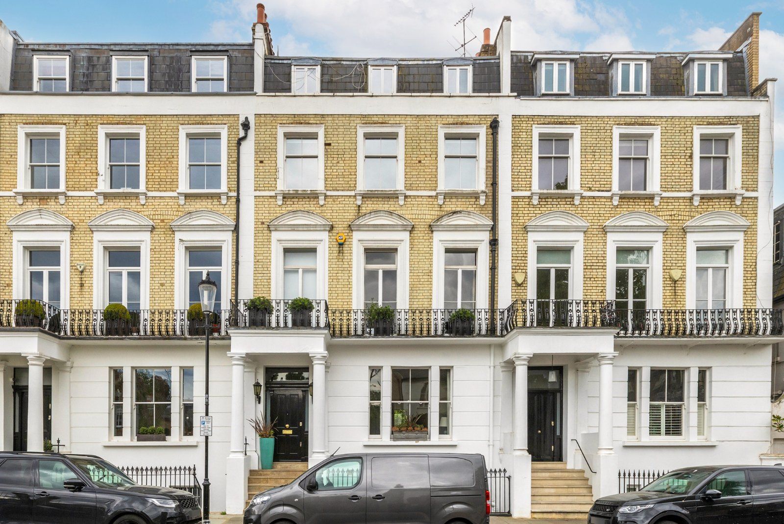 House Pembroke Gardens in Greater London