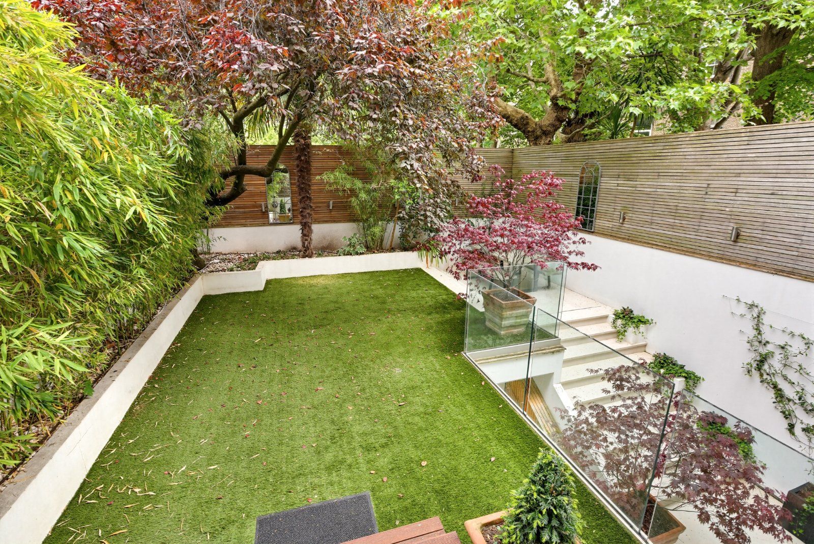 House Pembroke Gardens in Greater London