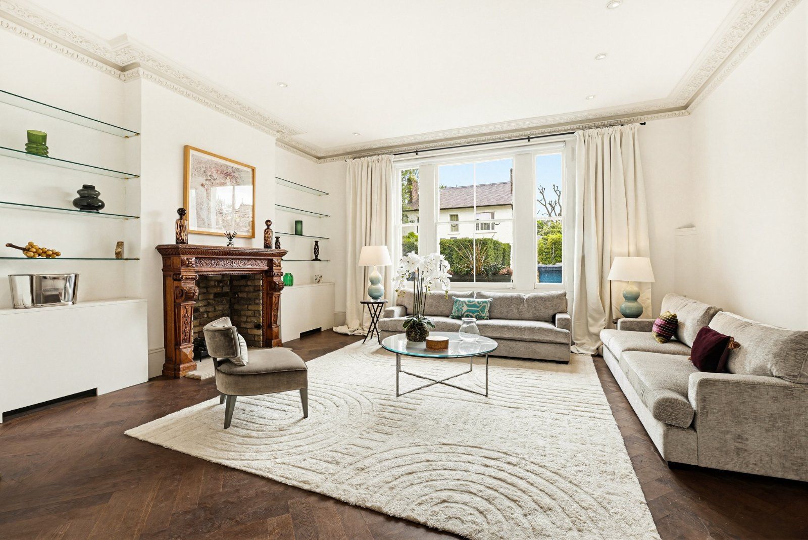 House Pembroke Gardens in Greater London