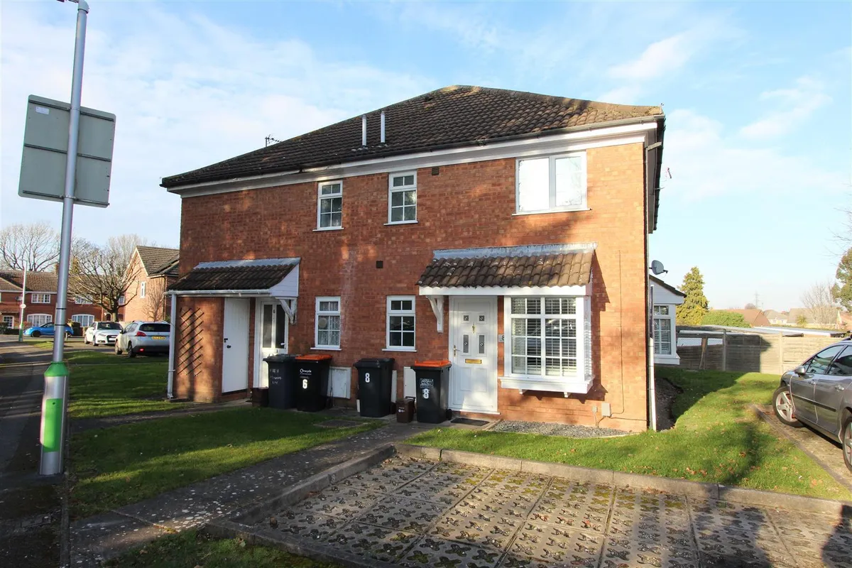 House Bowmans Way in Dunstable