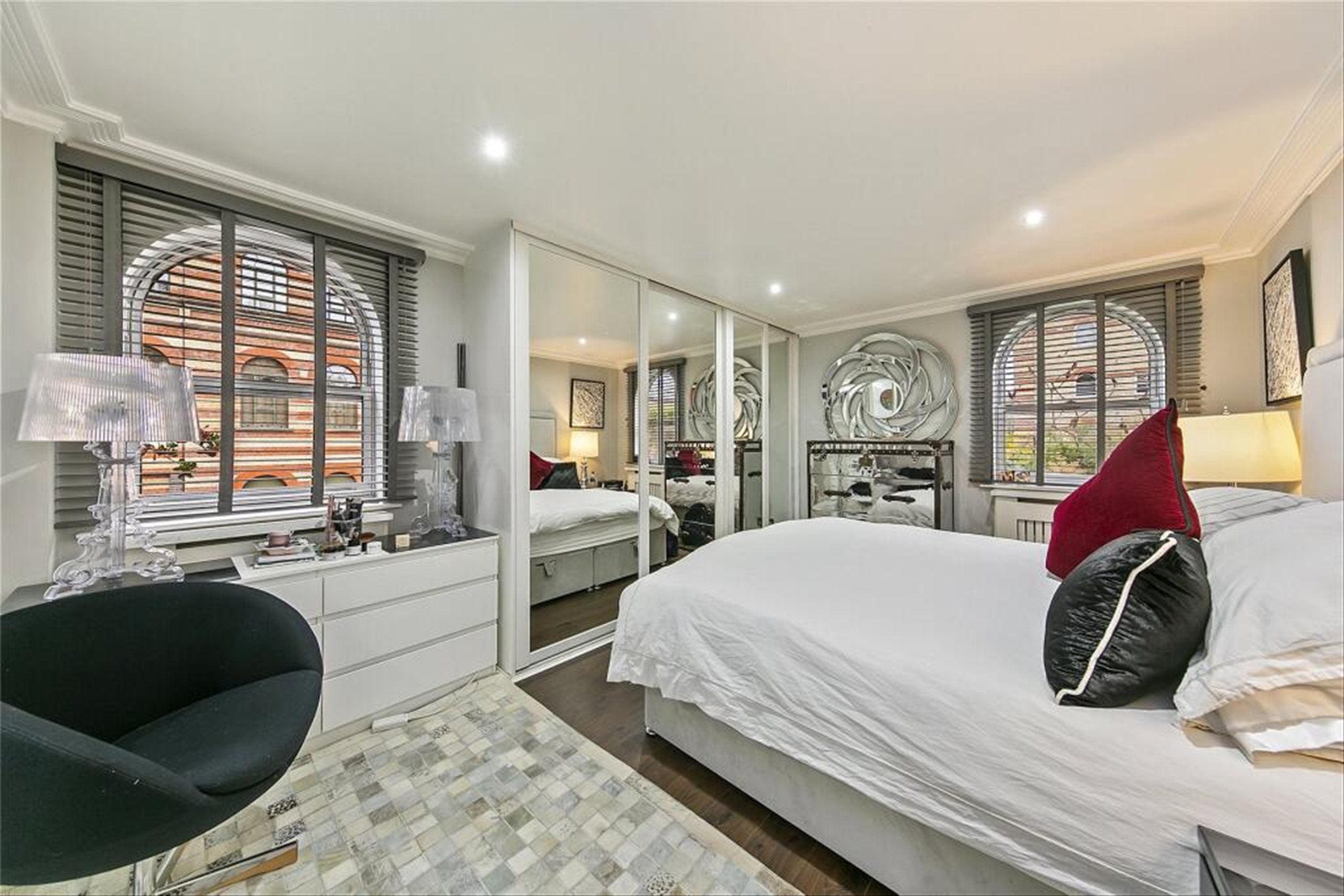 Flat Oriel Drive in Greater London