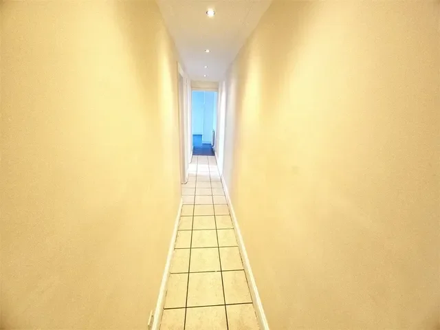 Flat Shakespeare Drive in Southend-on-Sea