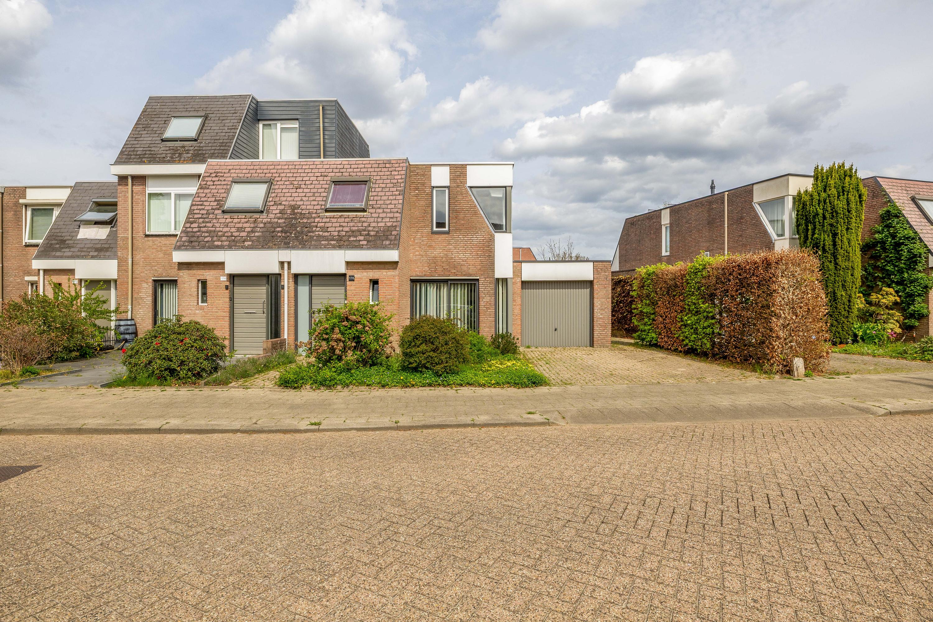 Hoekwoning te koop: Weteringlaan 176, Tilburg